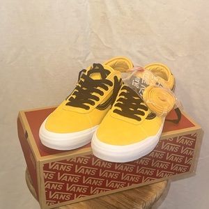 New in Box Vans Chima Pro 2
US men’s size 10.5
Color: Gold/ Black